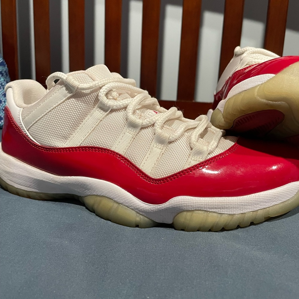 AIR JORDAN 11 RETRO ‘CHERRY’ SIZE 9.5 MENS